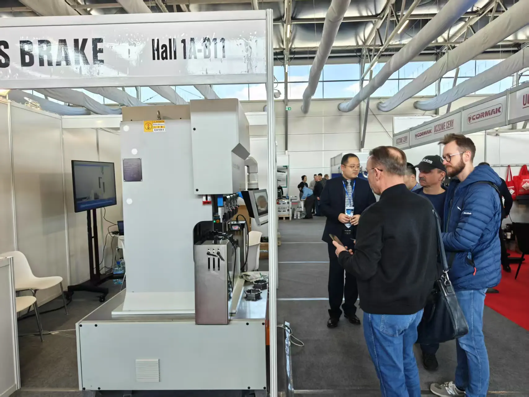 POW press brake and robot welding machines attract industry attention