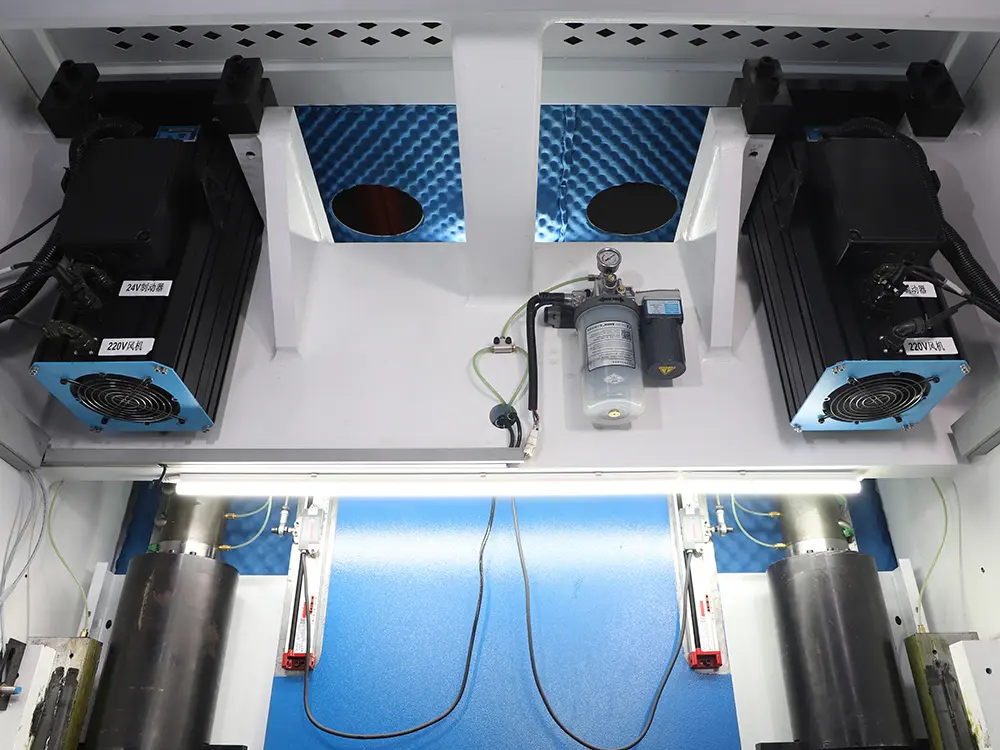 Servo motors and heavy load rolling ball screws